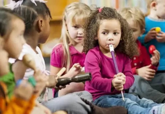 Como enseñar música a niños pequeños